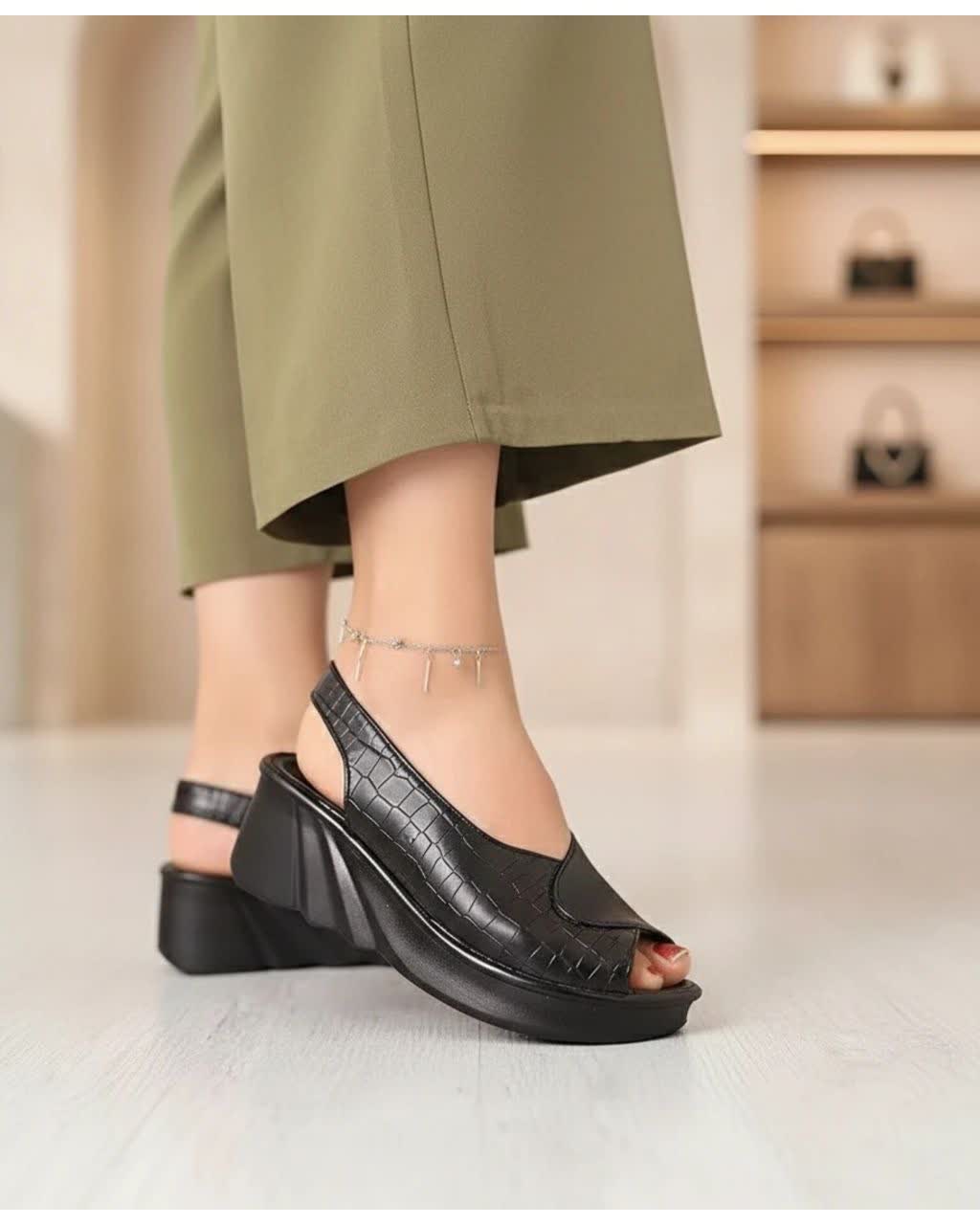 کفش طبی چرم زنانه جلوباز پشت باز پاشنه ۵ سانت مناسب پیاده روی و اداره مدل ملانیا کد4489K